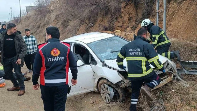 Mardin'de otomobil şarampole uçtu: 1'i çocuk 4 yaralı