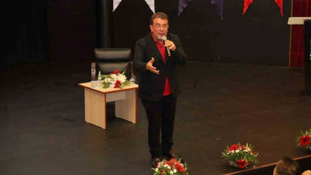 Marmaris'te Atatürk'ün yaşamından hatıralar söyleşisi yoğun ilgi gördü