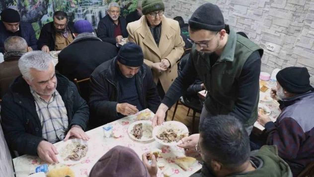 Meczuplara yemek yedirerek, diş kirası verip dua alıyorlar