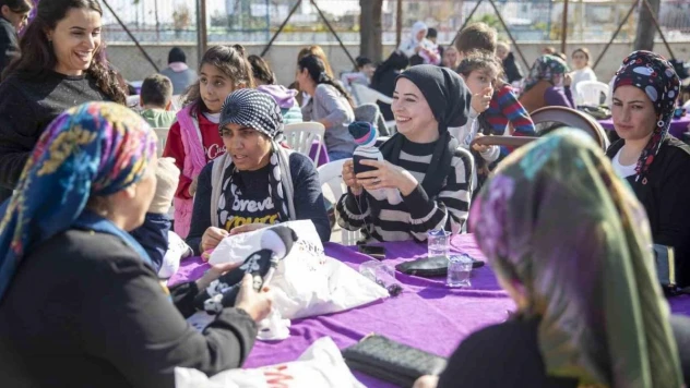 Mersin Büyükşehir Belediyesinin gönüllüleri, gönüllere dokunuyor