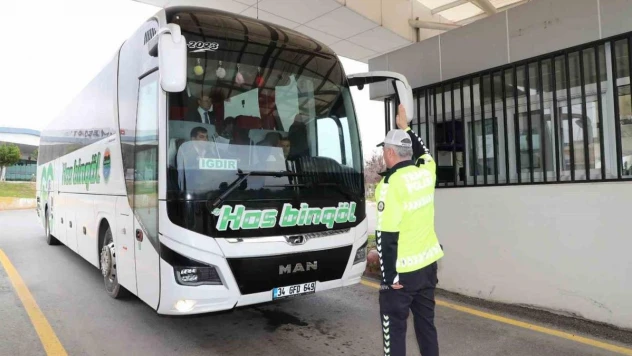 Mersin'de şehirler arası otobüslerin sürücü ve yolcularına emniyet kemeri uyarısı