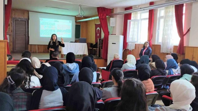 Mersin emniyeti öğrencilerle yönelik bilgilendirme çalışması gerçekleştirdi