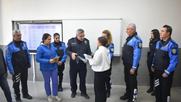 Mersin polisi öğrencilerle bir araya geldi