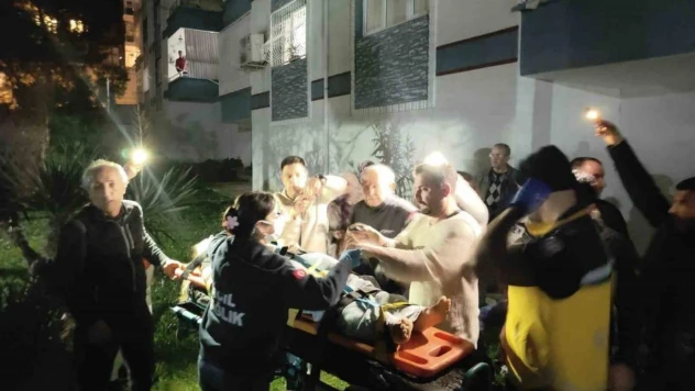 Meyve almak için çıktığı balkondan düştü