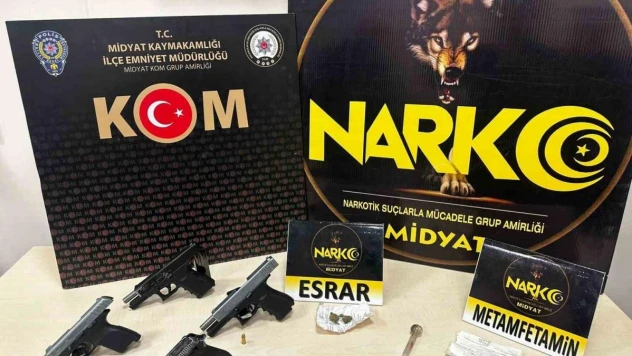 Midyat polisi 5 adet ruhsatsız tabanca ve paketler halinde uyuşturucu ele geçirdi
