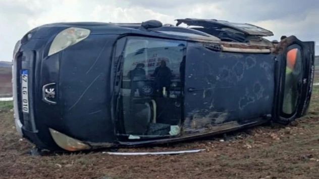 Midyat'ta refüje giren hafif ticari yan yattı: 1 yaralı