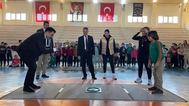 Milli spor tescilli Hemsball, Buharkent'te tanıtıldı