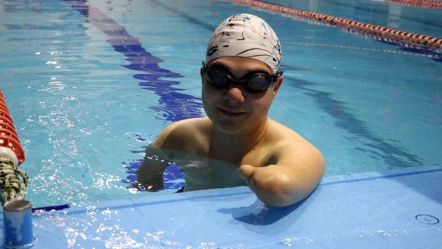 Milli takım kampına davet edilen paralimpik sporcular, şampiyonluk için kulaç atıyor