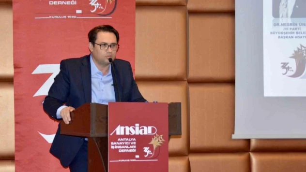 Mimar Emre Afacan, Antalya'nın iş dünyasına projelerini anlattı