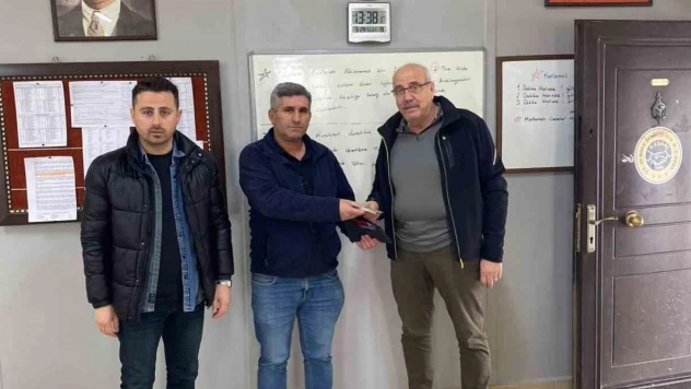 Minibüste unutulan cüzdanı sahibine ulaştırdı