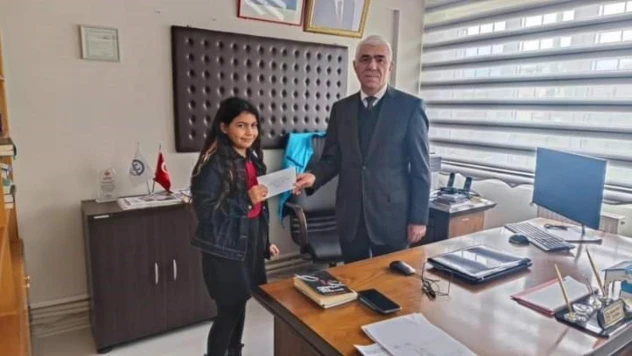 Minik Erva ödülünü Gazze'deki çocuklara bağışladı