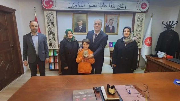 Minik Muhammet kumbarasındaki parasını Filistinli çocuklara bağışladı