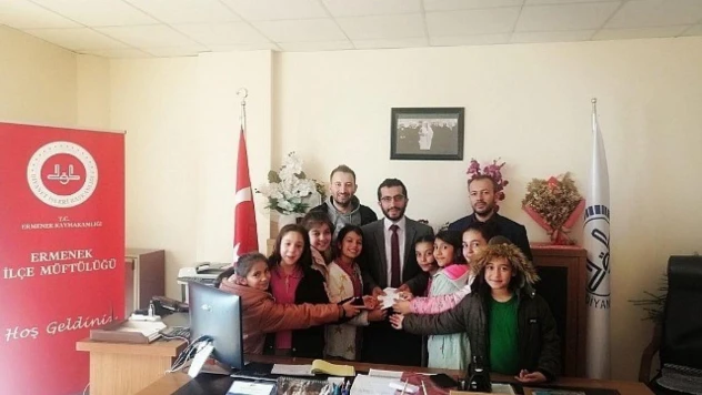 Minikler kumbaralarını Filistinli kardeşlerine bağışladı