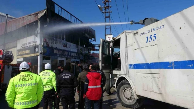 Mobilya mağazasında korkutan yangın