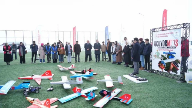 Model uçakların test uçuşu gerçekleştirildi