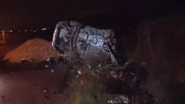 Motoru yerinden fırlayarak hurdaya dönen cipin sürücü ağır yaralandı