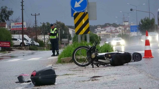 Motosiklet ile otomobil çarpıştı, kaza anı güvenlik kameralarına yansıdı: 1 yaralı