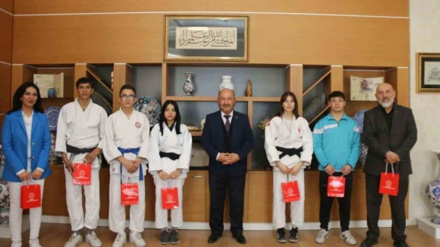Müdür Başyiğit, paralimpik judo branşında Türkiye derecesi elde eden öğrencileri kabul etti