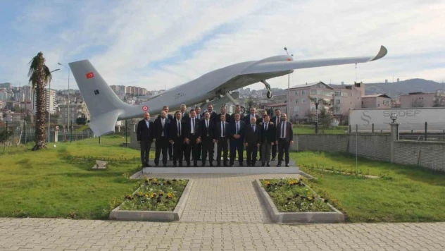 Müdürlerden Akıncı pozu