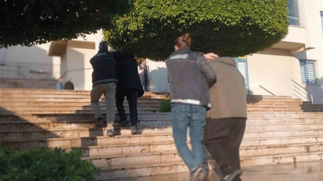 Muğla'da yapılan operasyonlar sonucu yakalanan iki zehir taciri tutuklandı