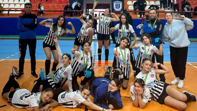 Muğla Hokey takımı kupaya doymuyor