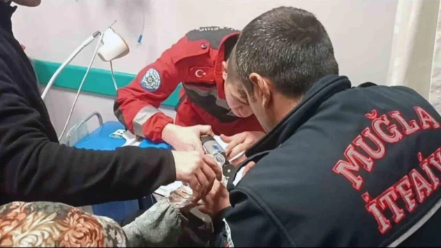 Muğla İtfaiyesinden hastanede 'Yüzük' operasyonu