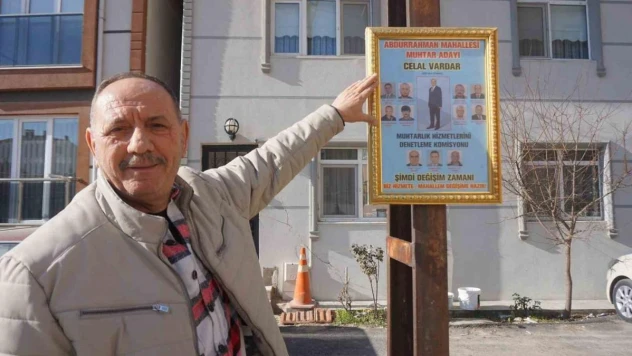 Muhtar adayı, altın yaldızlı çerçeveyle destek istiyor