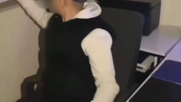 Muhtarlık penceresinde havaya ateş açan maganda kamerada