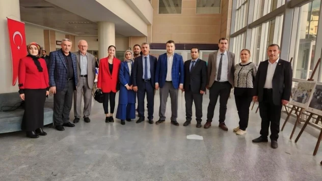 Muş İl Sağlık Müdürlüğü '100 Yıldır Aynı Aşk ve Heyecanla' temalı fotoğraf sergisi açtı