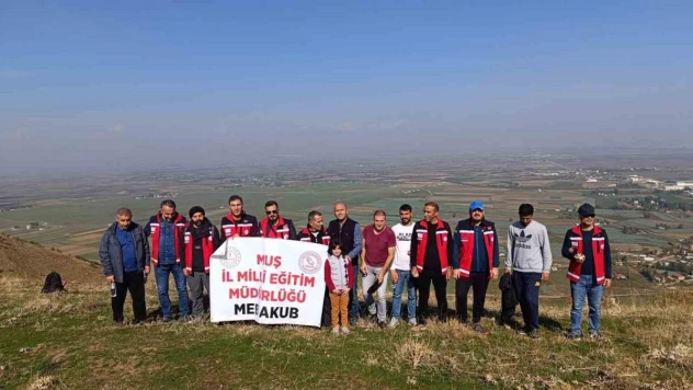 Muş Milli Eğitim Arama Kurtarma Kulübü Cumhuriyet'in 100. yılını zirvede kutladı