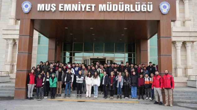Muş'ta öğrencilerin konser ve sinema keyfi