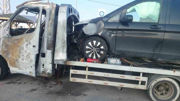 Mustafa Destici'nin kaza yapan makam aracını taşıyan çekici Amasya'da yandı