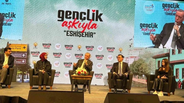 Nebi Hatipoğlu Gençlik Buluşması'nda öğrenciler için vaatlerini açıkladı