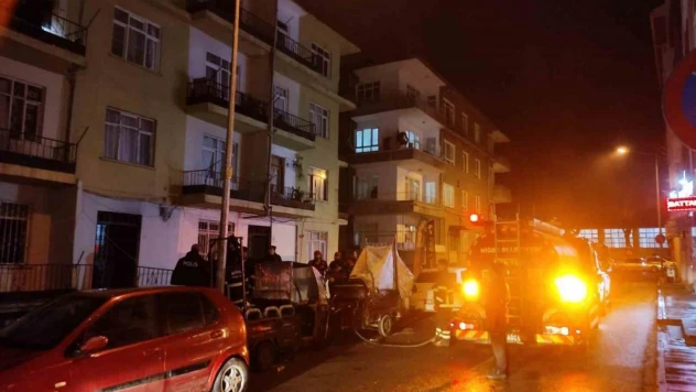 Niğde'de çıkan yangında 9 kişi dumandan etkilendi