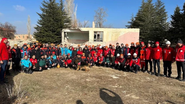 Niğde'de gerçeğini aratmayan deprem tatbikatı