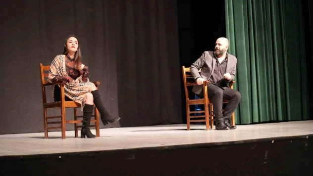 Niğde'de sahnelenen 2 perdelik oyun büyük beğeni topladı