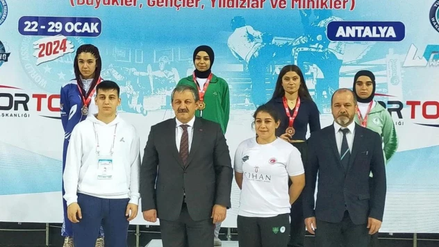 Niğdeli sporcular Kick Boks Türkiye Şampiyonası'ndan 5 madalya ile döndü