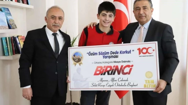 Ödül törenine katılamayan öğrencilere ödülleri Bayburt'ta verildi