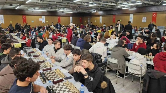 Öğrenciler 3 gün boyunca en iyi hamleleri yapmak için stratejilerini konuşturacak