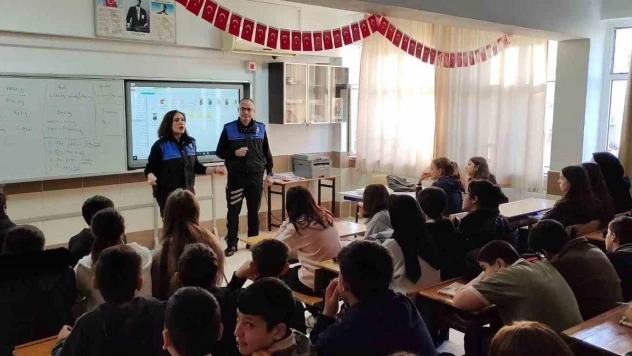 Öğrenciler dijital platform ve sosyal medya hakkında bilgilendirildi