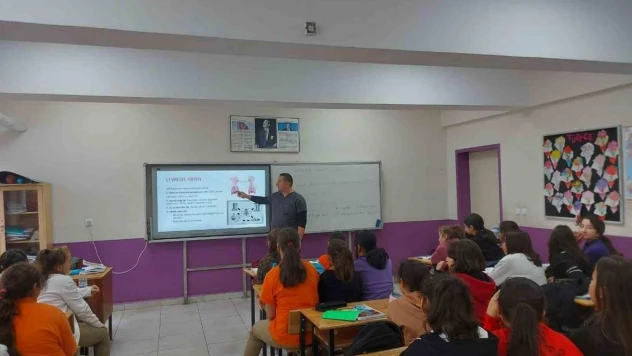 Öğrencilere sağlıkçılar tarafından hijyen eğitimi verildi