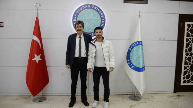 Olimpiyat gururu Eray Şamdan, üniversitesini temsil etmeyi sürdürecek