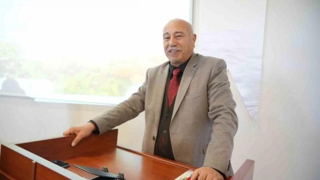 Ömer Halisdemir Üniversitesi'nde 300 meyve fidanı toprakla buluşturuldu