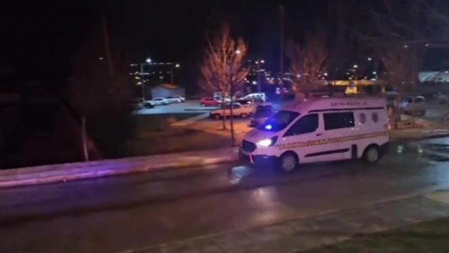 Önce darp ettiler sonra hastane önüne gelerek havaya ateş açtılar