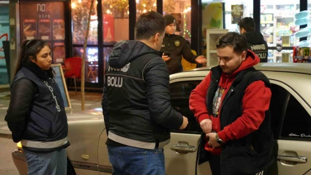 Onlarca farklı noktada binlerce araç didik didik arandı