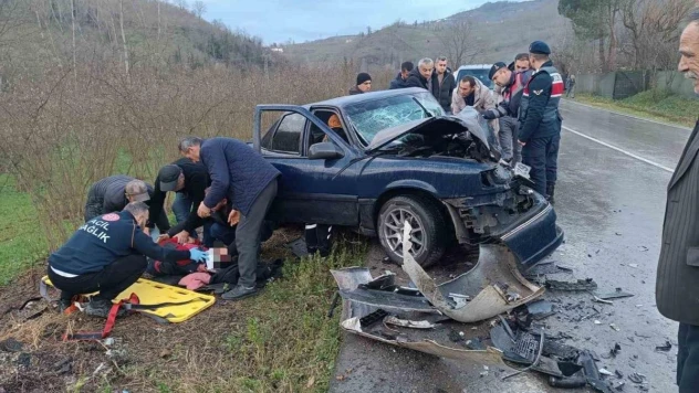 Ordu'da 2 otomobil çarpıştı: 3 yaralı