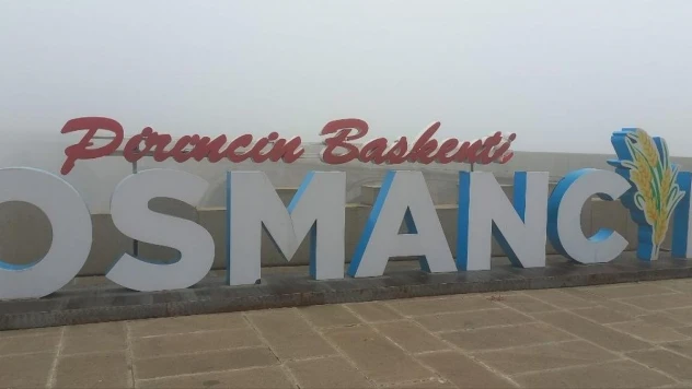 Osmancık'ın tarihi kale ve köprüsü siste kayboldu