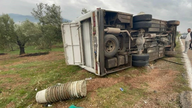 Osmaniye'de servis minibüsü kaza yaptı: 2 yaralı
