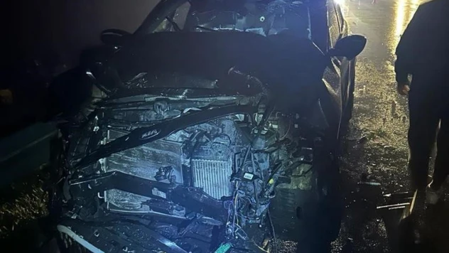 Otobanda çarpışan otomobiller alev aldı 3'ü çocuk 7 kişi yaralandı