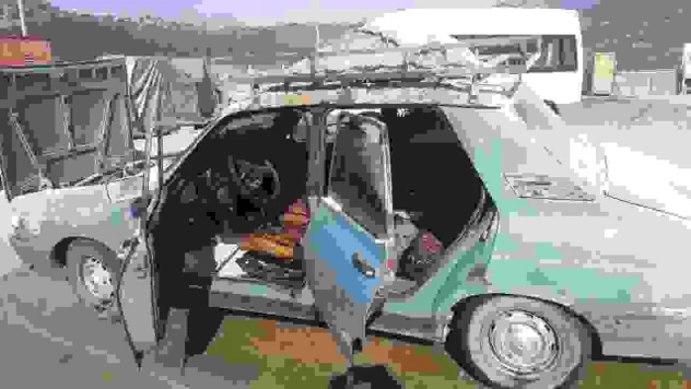 Otomobil alev aldı 3 kişi yaralandı 1 koyun telef oldu